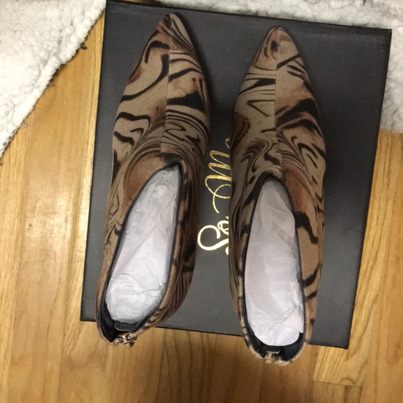 NWT Tiger Booties - Picture 3 of 5